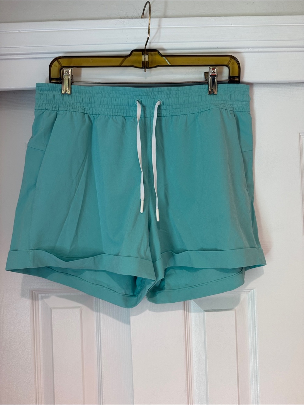 lululemon athletica women's aqua drawstring athletic shorts